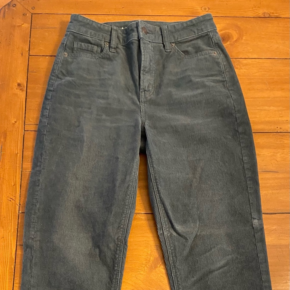 American Eagle mom straight jean green corduroy